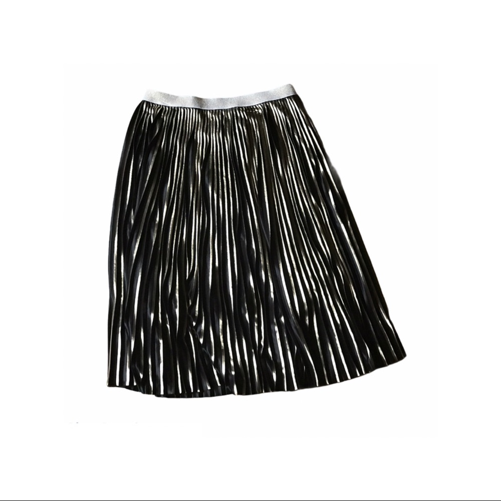 EUC Black and Gold pleated skirt size Large 10/12